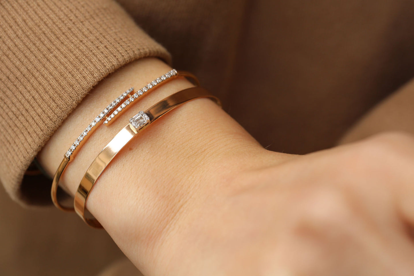 Claw White Bangle