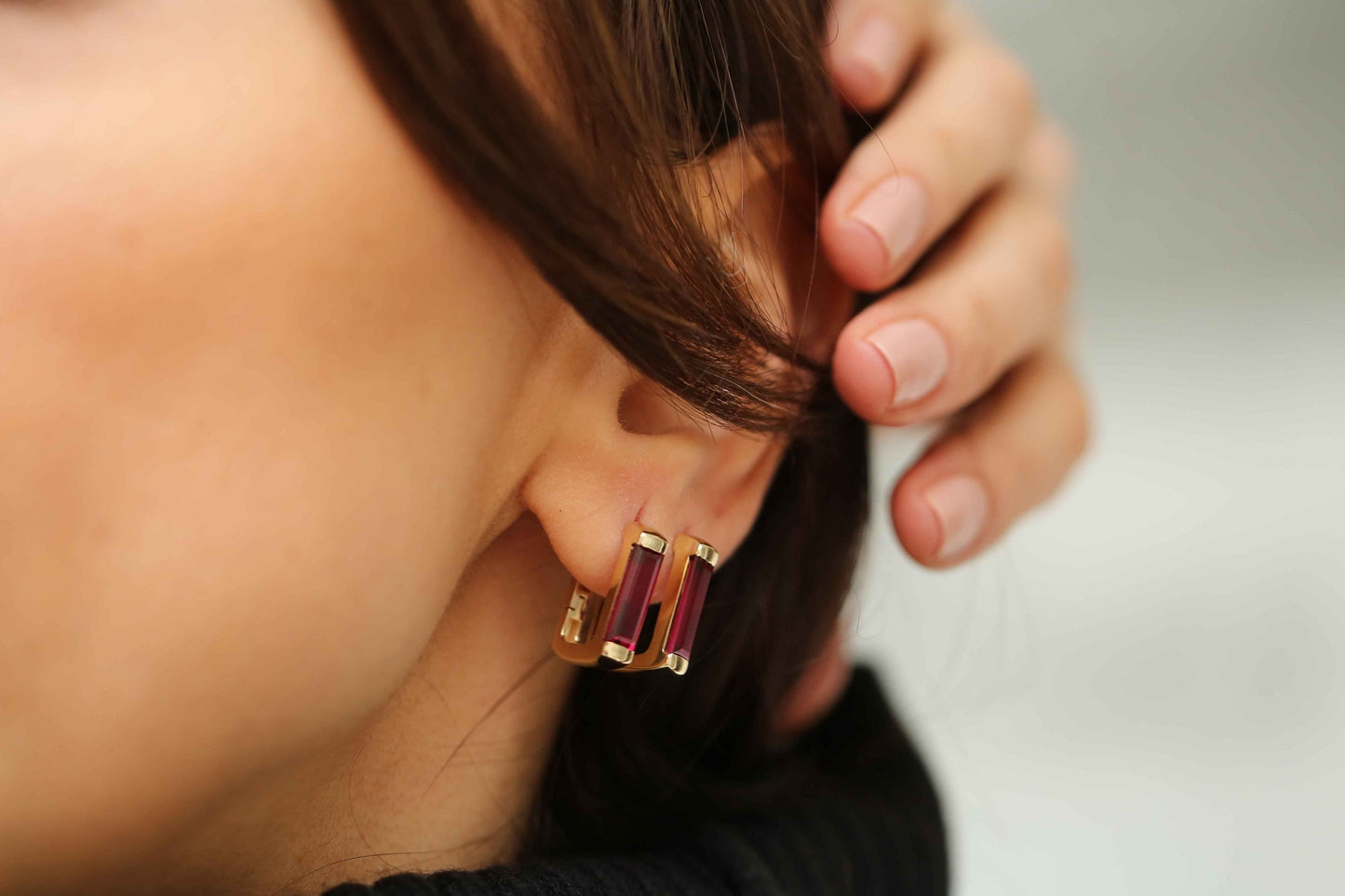 Yakut Line Earrings